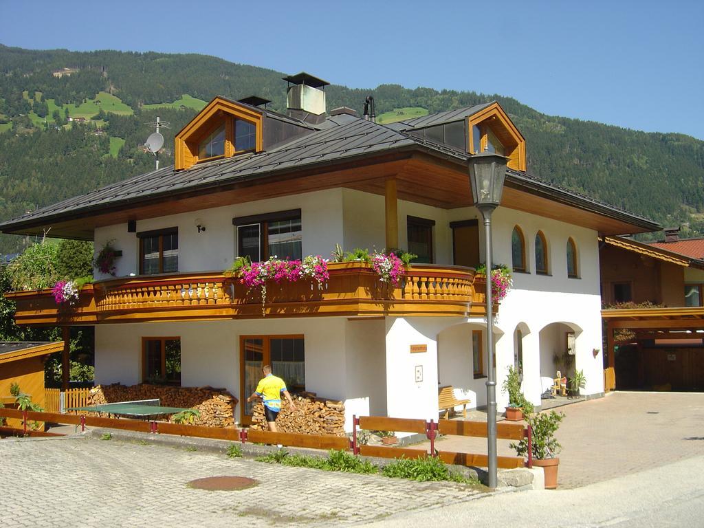 Ferienwohnungen Floerl Zell am Ziller Exterior photo